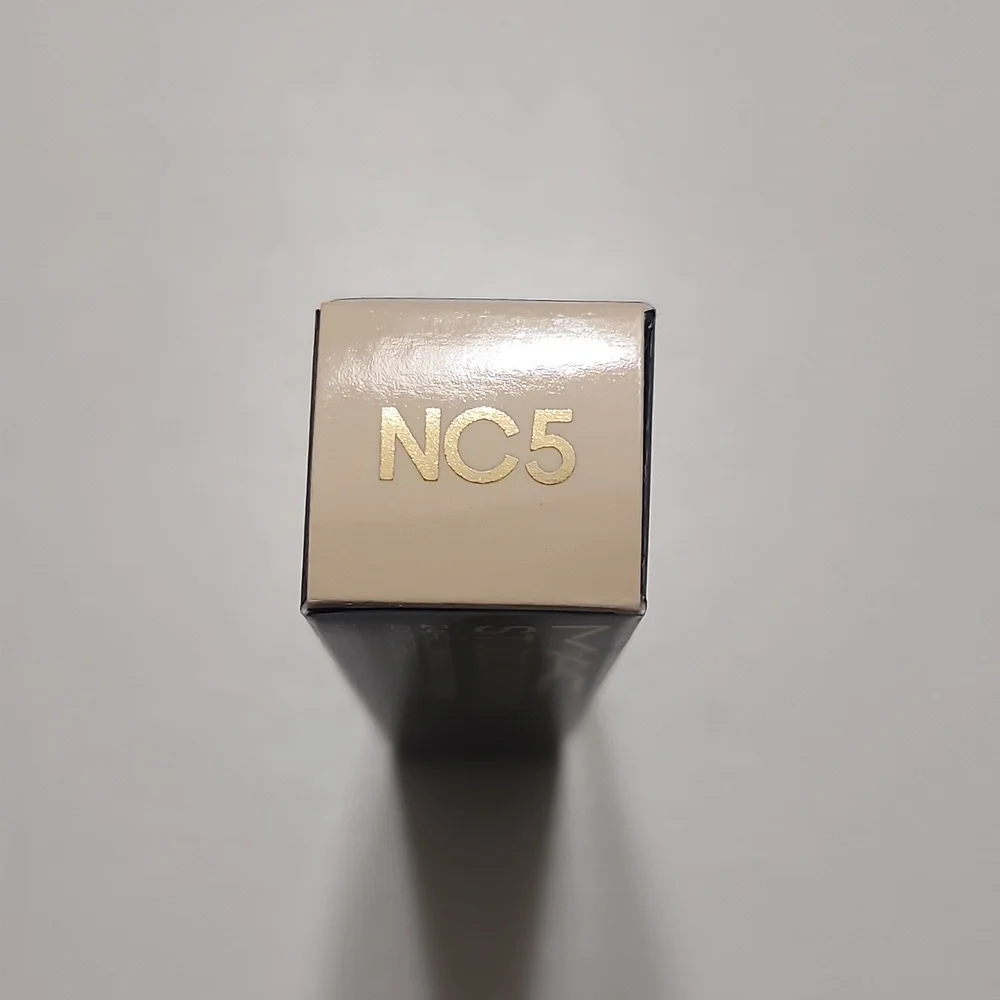 MAC NC5 Studio Radiance 24HR Luminous Lift Concealer
